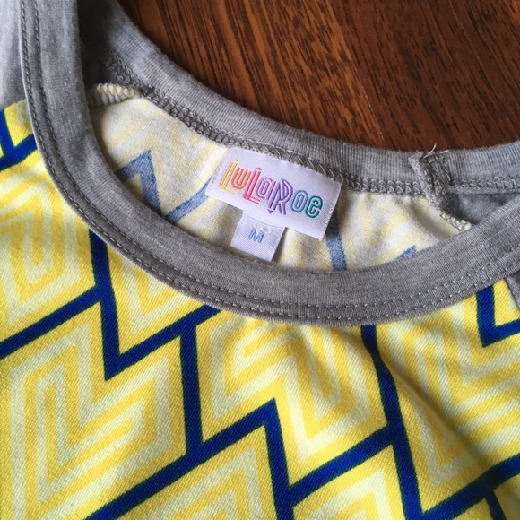 🐞LuLaRoe “Randy” Raglan Tee with Chevron Pattern - Picture 2 of 4